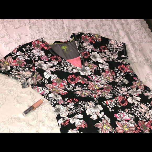 Top Scrub - Picture 3 of 4